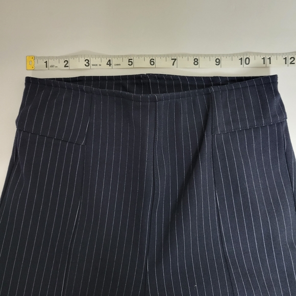 H&M High Waisted Pull-On Zip Ankle Navy White Pin Stripe Skinny Pants Sz 4 - Picture 3 of 8